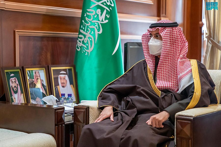 سمو نائب أمير حائل يستقبل سائق الراليات الحاصل على المركز الأول في بطولة الشرق الأوسط