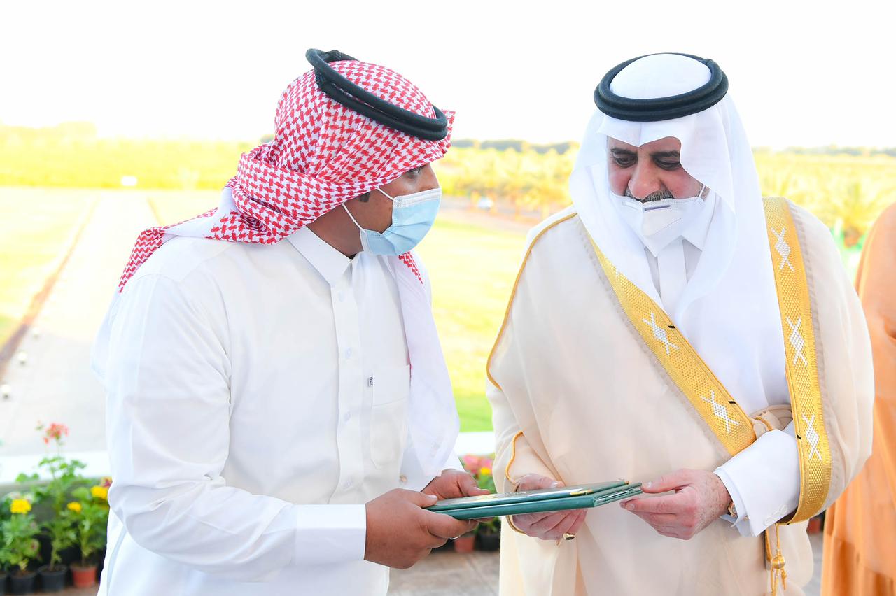 أمير تبوك يكرم الفائزين بجائزة سموه للمزرعة النموذجية في عامها ال 30