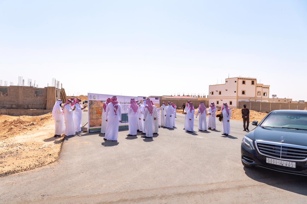 سمو أمير منطقة الجوف يقف على اكتمال سفلتة مخططات المنح في صوير بتكلفة 4 ملايين ريال