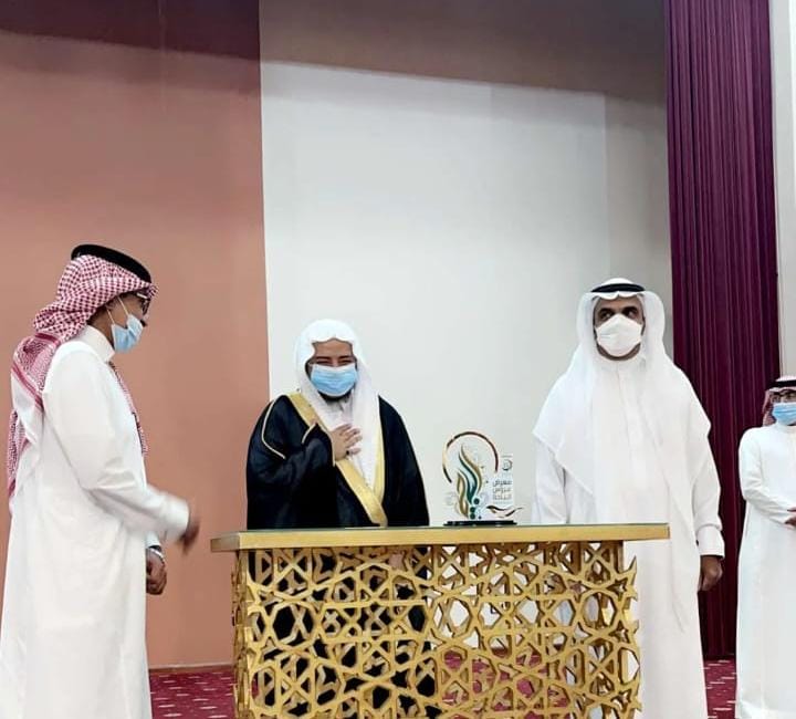 تسلم فرع الرئاسة العامة لهيئة الأمر بالمعروف والنهي عن المنكر بمنطقة الباحة درع شكر وتقدير، نظير مشاركته في مهرجان عروس