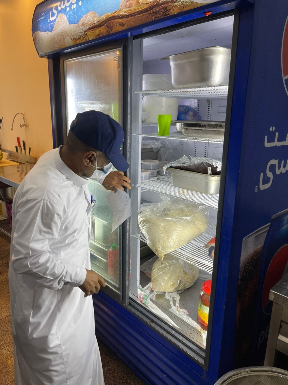 محافظ صبيا يوجه بتكثيف جولات لجنة الاصحاح البيئي على عدد من المحلات والمطاعم في المحافظة