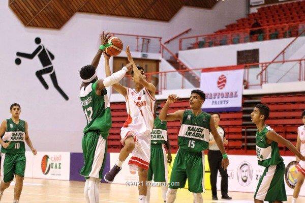 أخضر السلة للناشئين يتغلّب على المنتخب القطري في البطولة الخليجية