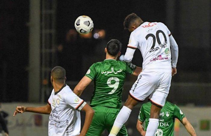 الشباب يكسب الأهلي بثلاثية نظيفة