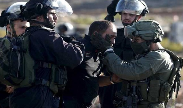 قوات الاحتلال تعتقل فلسطينيين من بلدة شعفاط