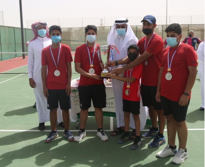 رئيس اتحاد التنس يُتوج الفائزين في بطولات الصعود لدوري الدرجة الأولى ولدرجتي ممتاز الشباب والناشئين