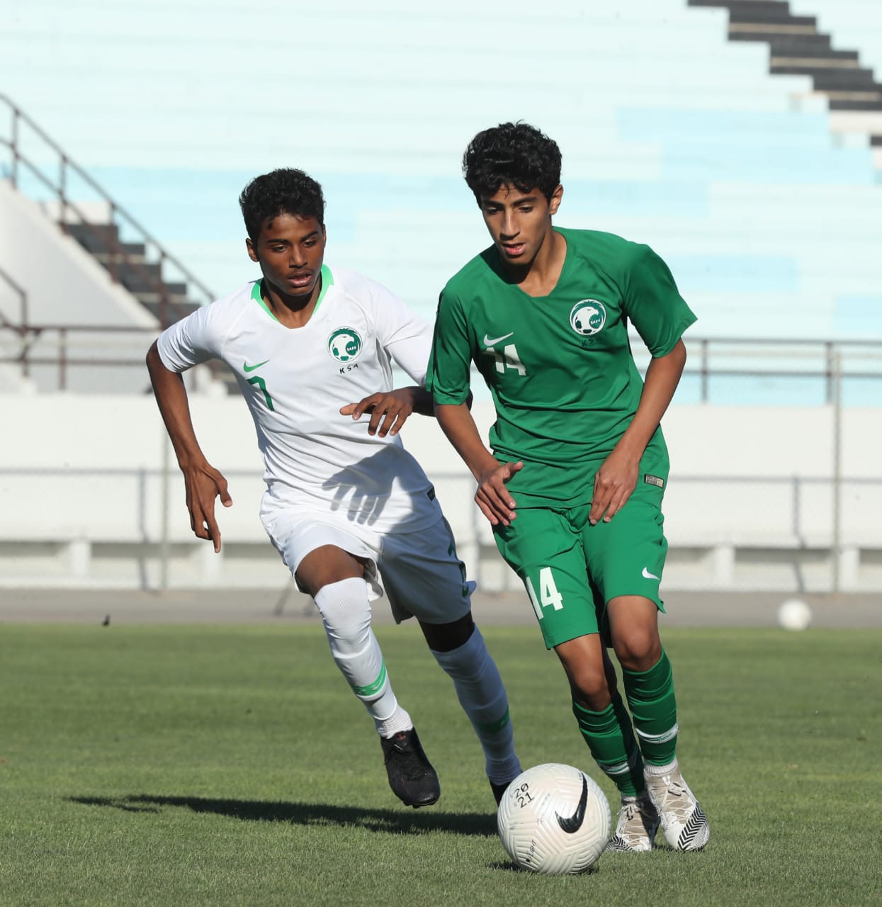 الأخضر تحت17 يختتم معسكر الدمام بمناورة تدريبية