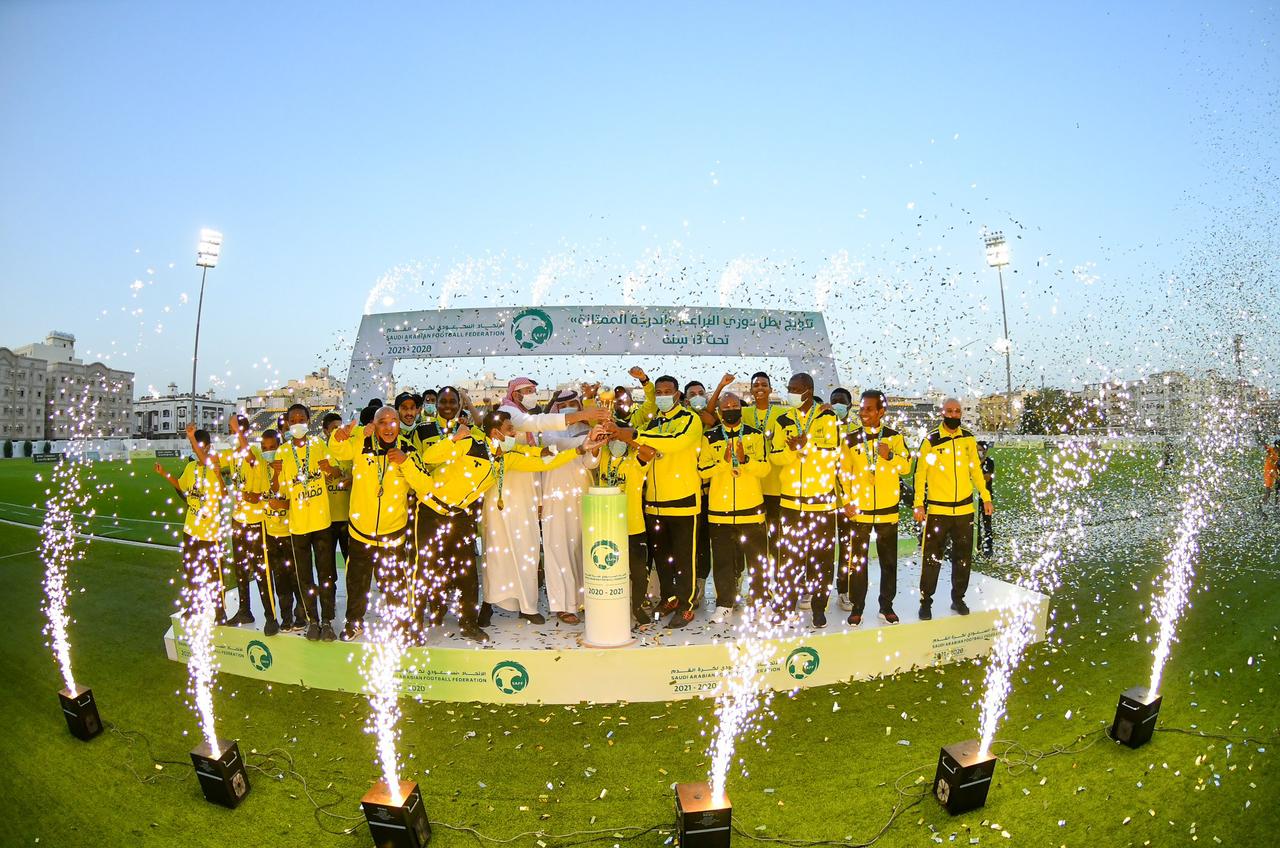 تتويج براعم الاتحاد بكأس الدوري الممتاز للبراعم تحت 13 عامًا