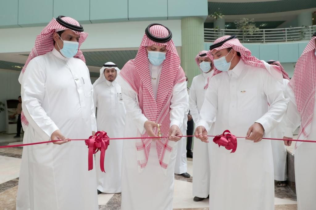 رئيس جامعة الأمير سطام بن عبدالعزيز يدشن معرض "الملك سلمان : رمز الريادة والقيادة"