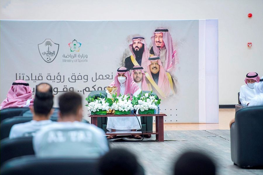 سمو نائب أمير منطقة حائل يزور مقر نادي الطائي