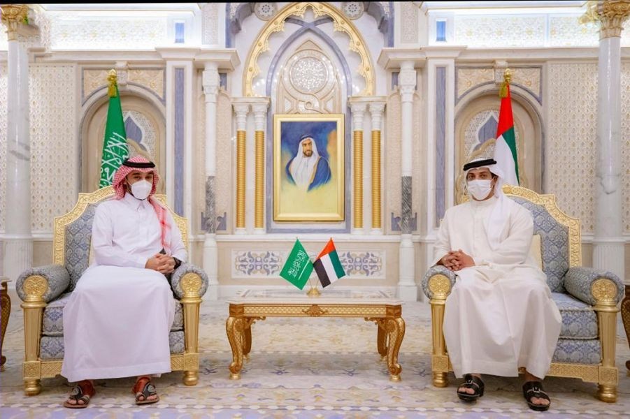 الشيخ منصور بن زايد آل نهيان يستقبل سمو الأمير عبدالعزيز الفيصل