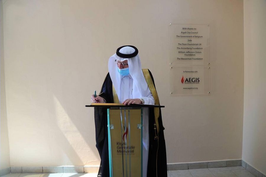 وزير الدولة لشؤون الدول الإفريقية يزور النصب التذكاري للإبادة الجماعية في رواندا