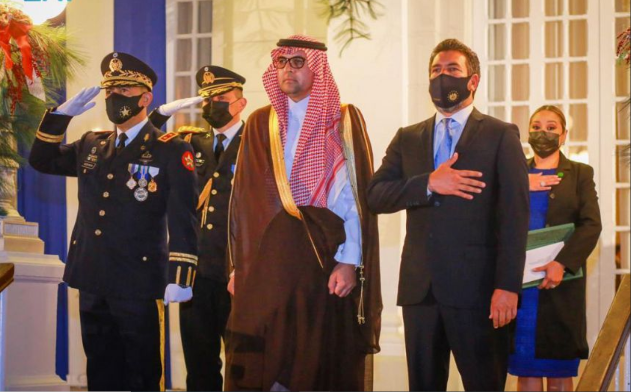 السفير المالكي يُقدّم أوراق اعتماده سفيراً غير مقيم لرئيس جمهورية السلفادور