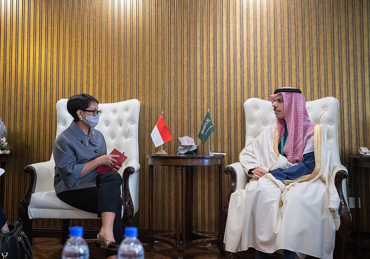 سمو وزير الخارجية يلتقي وزيرة خارجية إندونيسيا