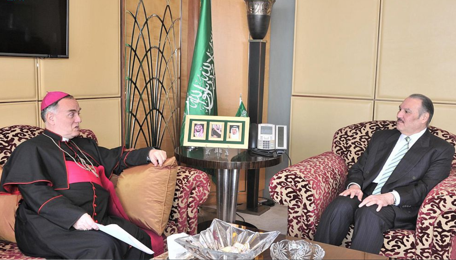 سفير المملكة لدى مصر يلتقي بسفير الفاتيكان