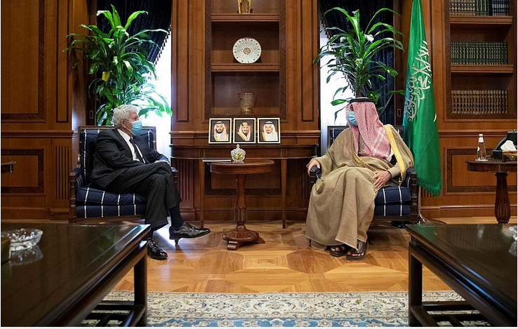 وزير الدولة للشؤون الخارجية يستقبل سفير جمهورية البيرو لدى المملكة