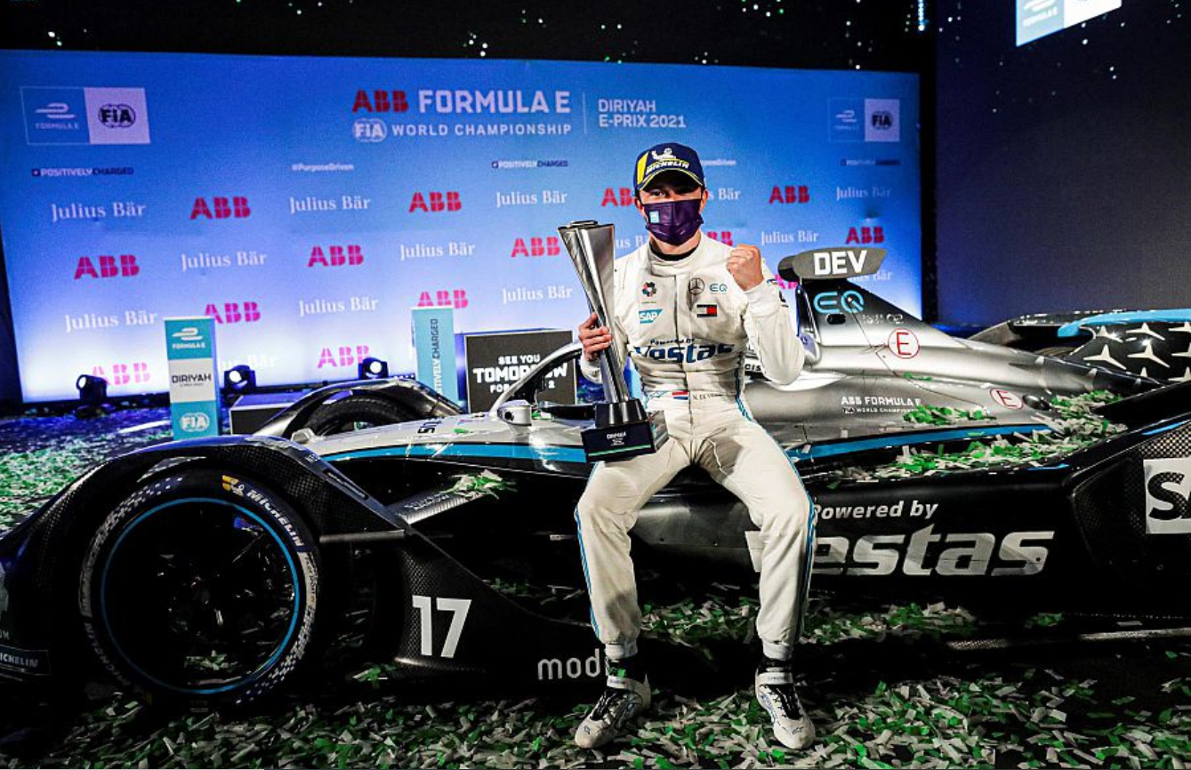 الهولندي "نك دي فريز" يتأهب لتحدي فورمولا إي الدرعية 2022