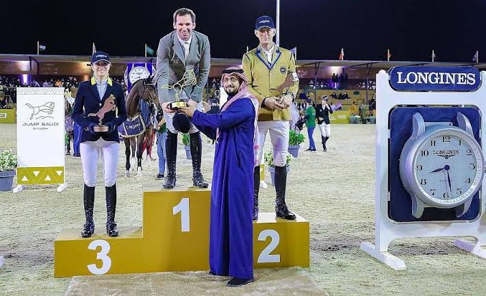 سمو الأمير عبد الله بن فهد يتوج الألماني فايسهاوبت بشوط الاتحاد الدولي للفروسية