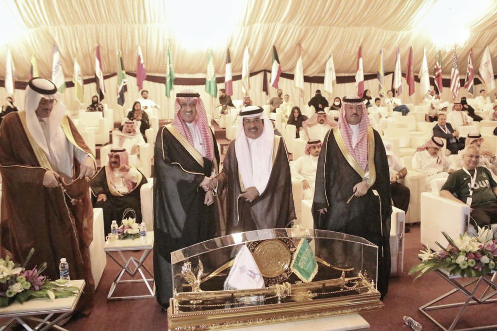 الثنيان يدشن فعاليات مهرجان "نصف ماراثون الخبر الدولي"