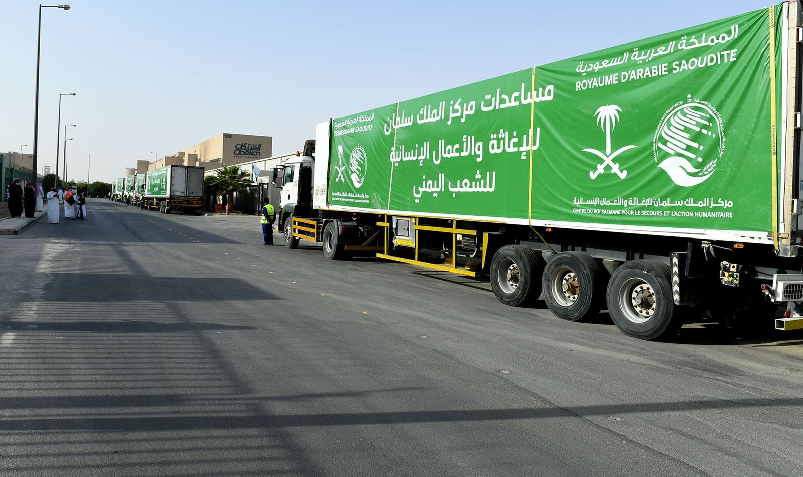 الدكتور الربيعة يدشن انطلاق 154 شاحنة أولى طلائع مشروع دعم الأمن الغذائي في اليمن