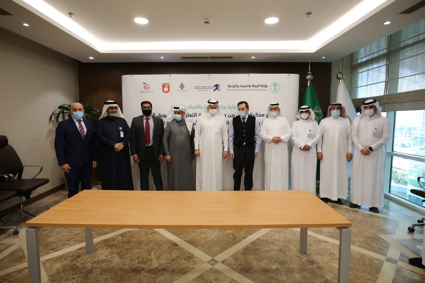 وزير "البيئة" يشهد توقيع اتفاقية لإنشاء مركز خدمات تسويقية للمنتجات الزراعية في جازان