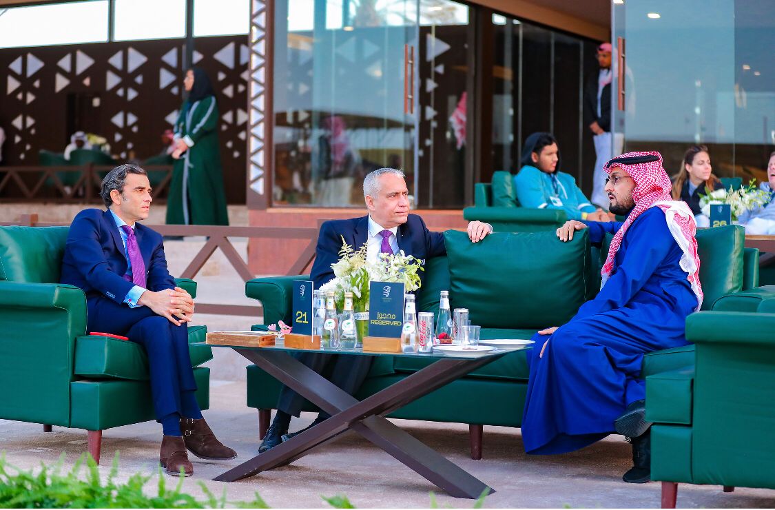 مراقب الاتحاد الدولي: "قفز السعودية" ناجحة والفرسان معجبون بـ "سوق الزل"