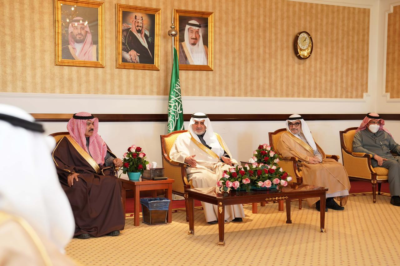 أمير تبوك يستقبل رؤساء الغرف التجارية السعودية