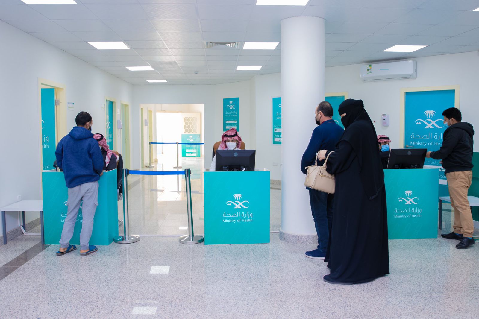 صحة حفر الباطن تواصل استقبال المواطنين والمقيمين لإعطائهم الجرعة المعززة