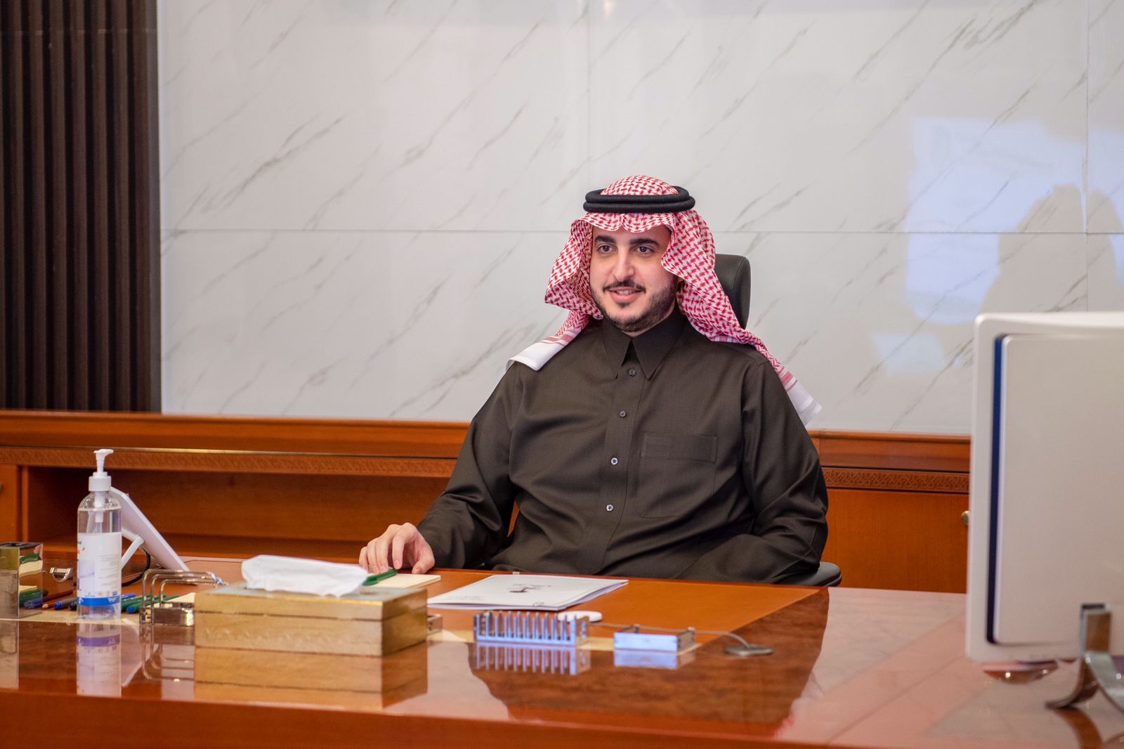 أمير الجوف يناقش سير مشروعات الإسكان التنموي والشراكات مع القطاع الخاص