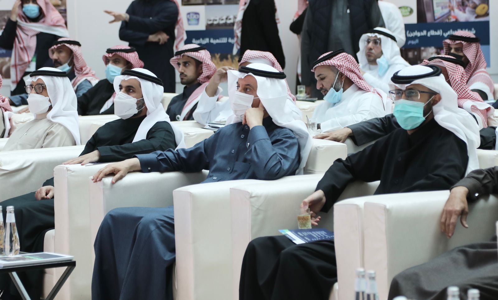 وزير "البيئة" يُكرّم  16 شركة حائزة على الشهادة السعودية للممارسات الزراعية الجيدة "سعودي قاب"