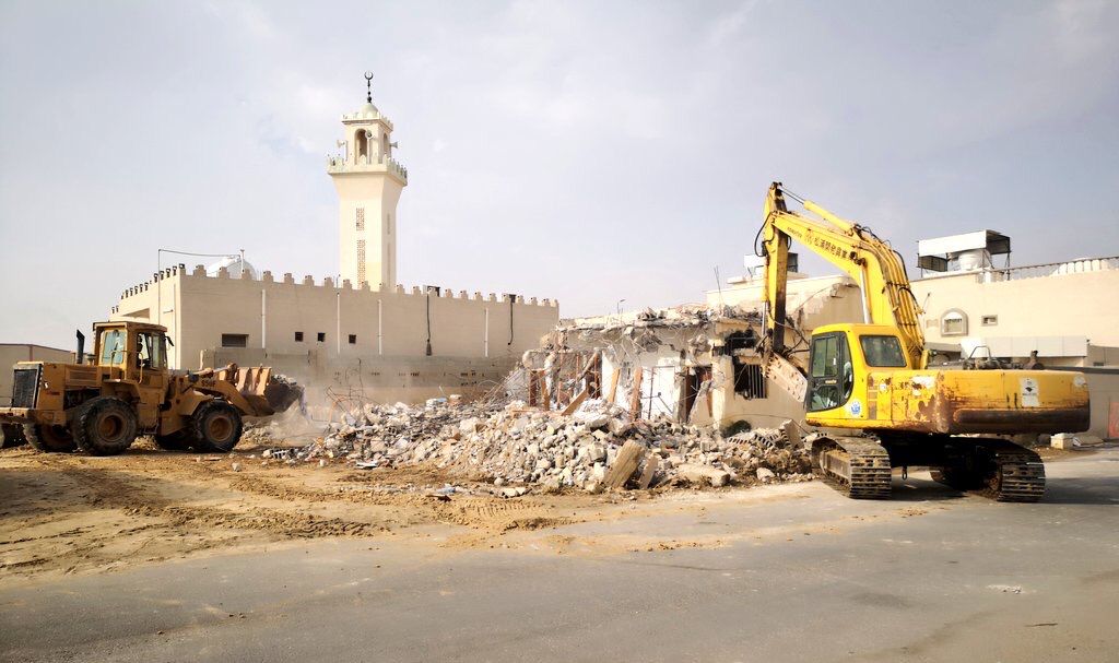 بلدية النعيرية تزيل 25 مبنى آيل للسقوط في عدد من أحياء المحافظة
