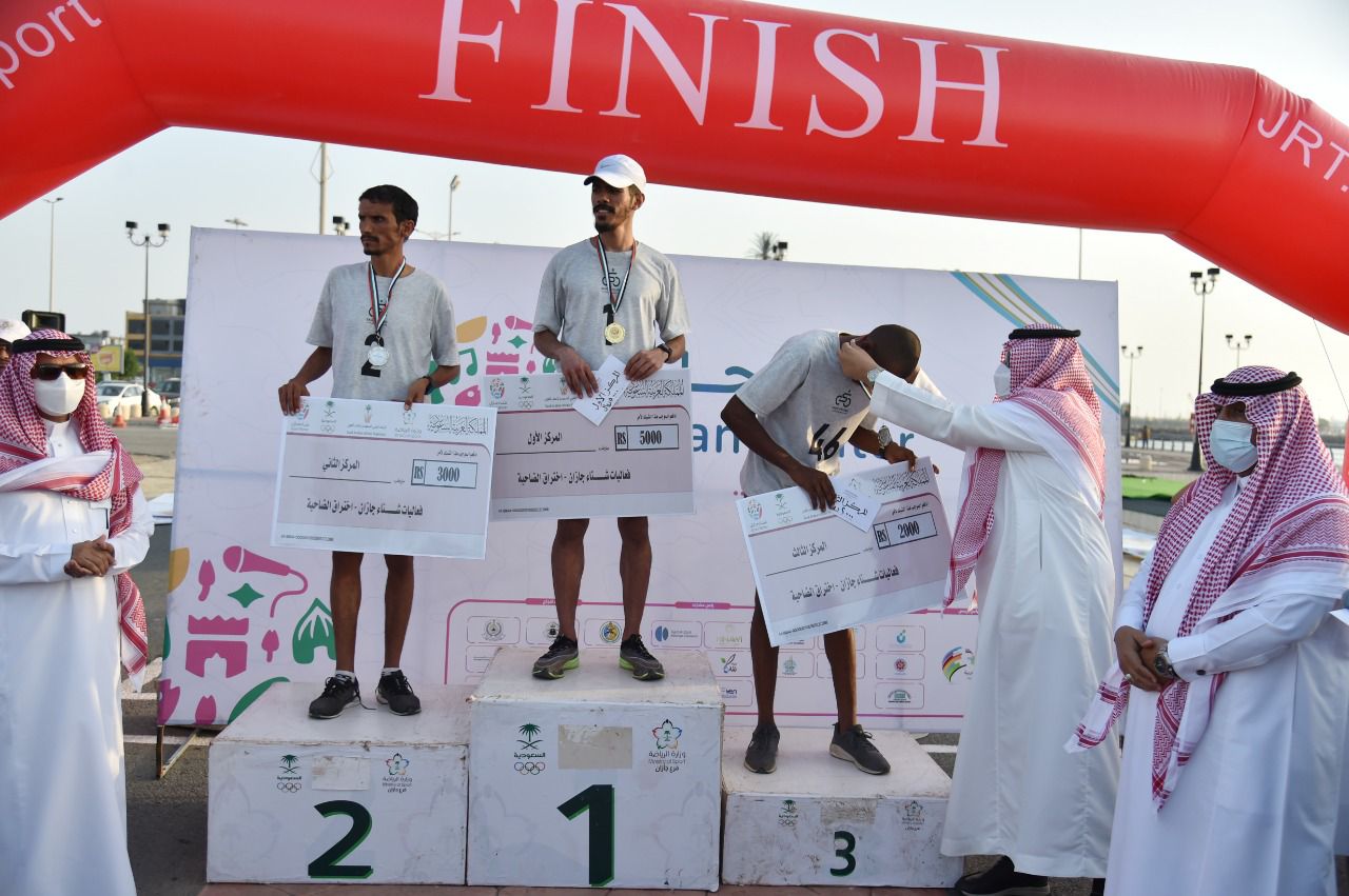 وكيل إمارة جازان يتوج الفائزين في ماراثون وسباق الجري بمهرجان الشتاء