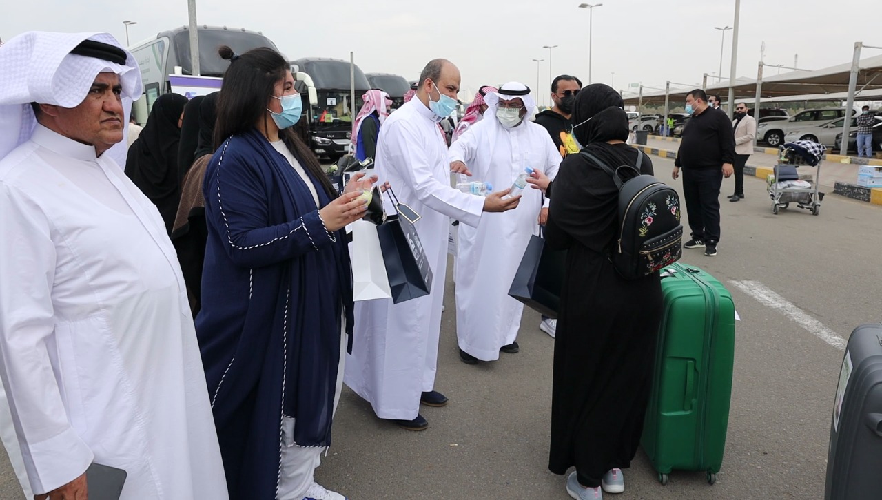 بعد عامين .. استقبال حافل ل 240 معتمراً من أوزباكستان