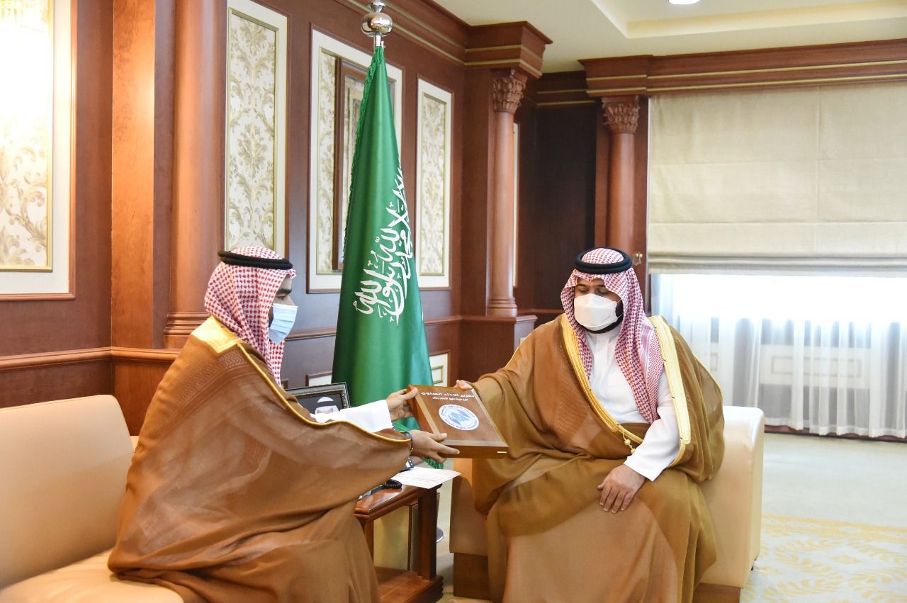 سمو نائب أمير منطقة جازان يتسلم تقرير الأداء السنوي لفرع هيئة حقوق الإنسان بالمنطقة