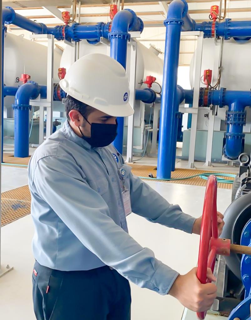 "التحلية" تُوظِف خبراتها الهندسية في تحسين جودة مياه "عتود ومربة"