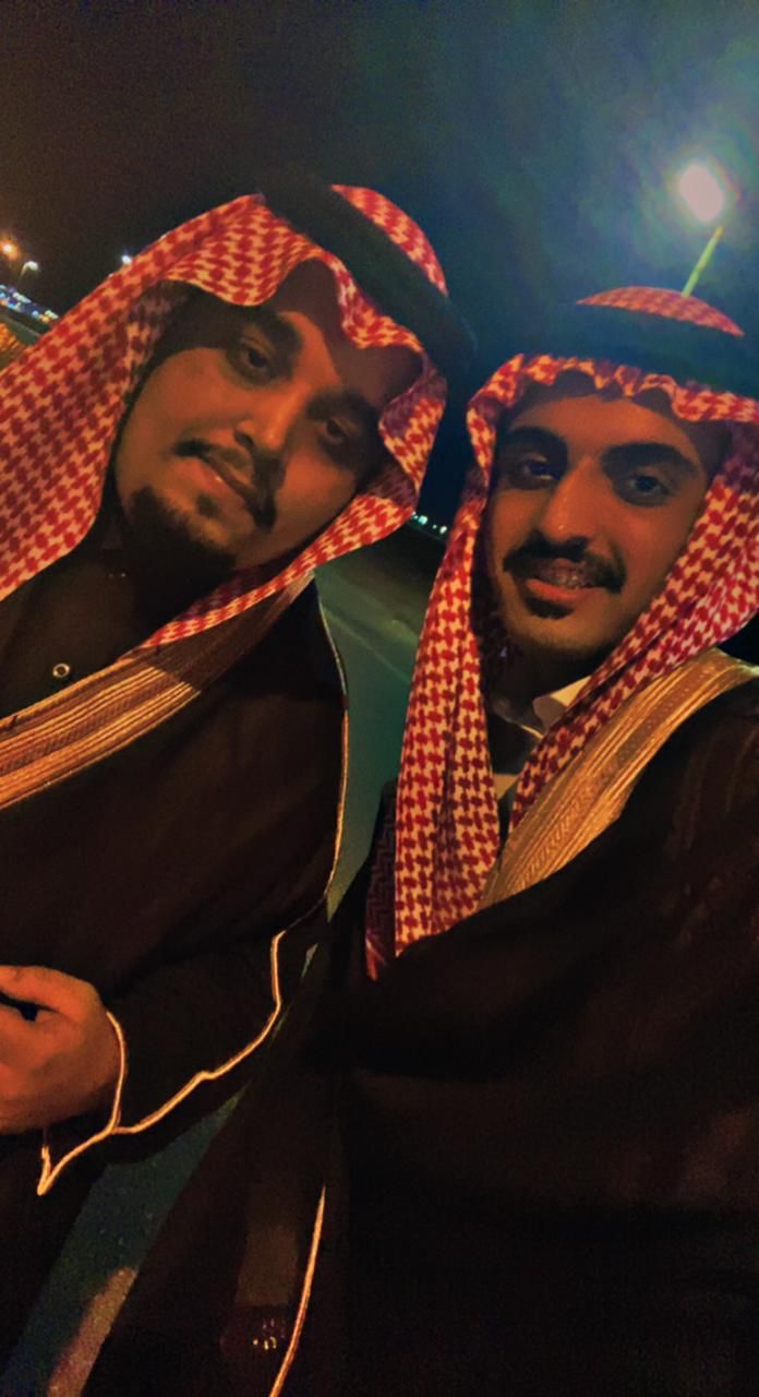 الشاب راكان يحتفل بتخرجه من جامعة جازان