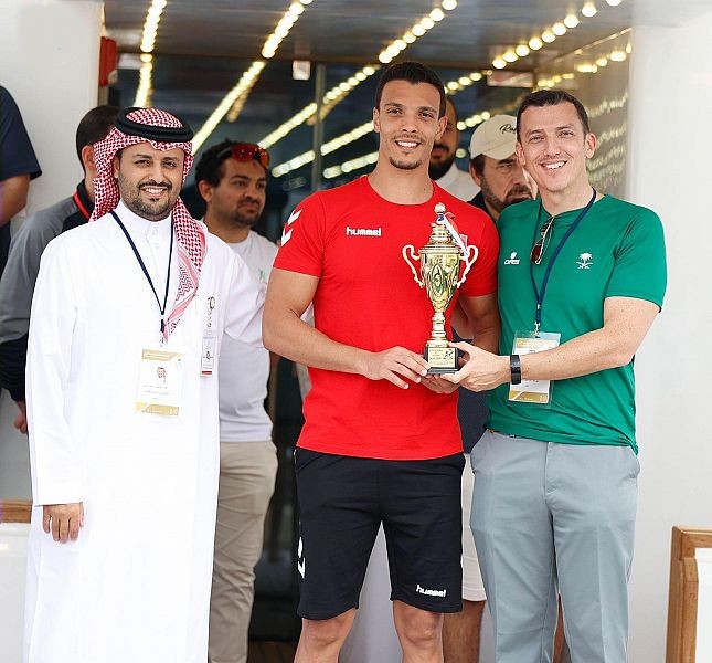 تتويج المنتخب التونسي بكأس كرة الماء الشاطئية الدولية الأولى في جدة