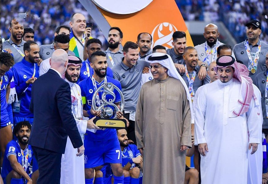 الشيخ سلمان آل خليفة يهنئ نادي الهلال بتتويجه بكأس دوري أبطال آسيا