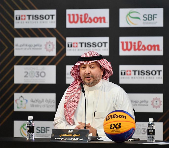 رئيس الاتحاد الدولي لكرة السلة يشيد باستضافة المملكة الجولة العالمية للأبطال